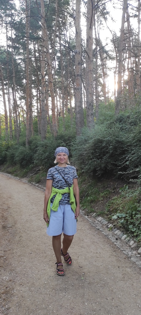 то самое фото. Раннее утро. Август, 2025 год, 7 часов, возвращаюсь с горы Ясное солнышко, где встречала рассвет