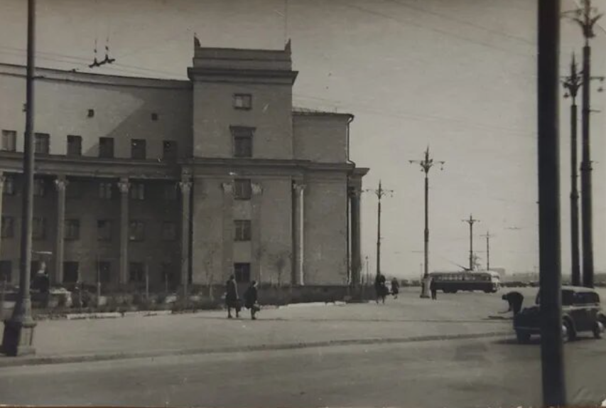 Здание киностудии 