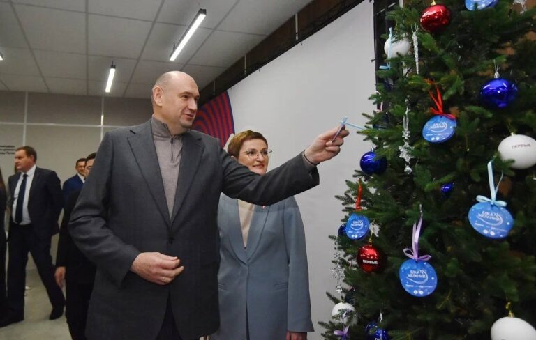    Евгений Солнцев дал старт акции «Ёлка желаний» в Оренбуржье Оренбуржье