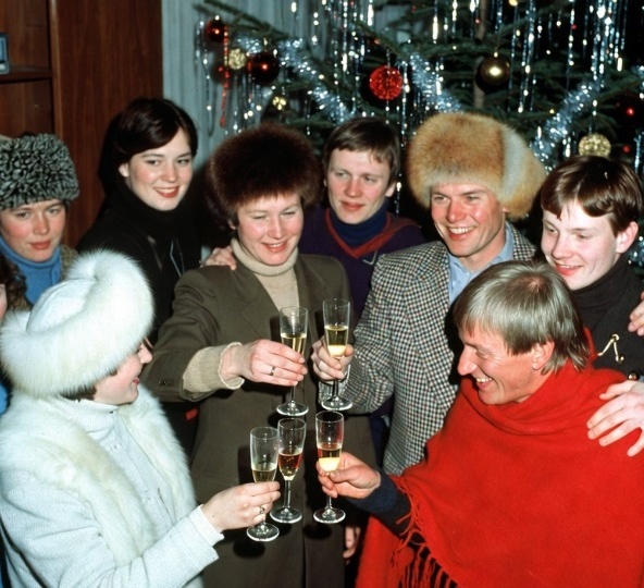 Какие блюда готовили на Новый год в СССР: классика советского новогоднего стола