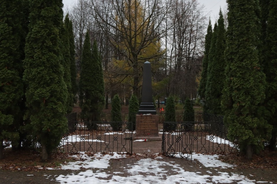 Как выглядит обелиск казненным декабристам в саду Декабристов. Фото: предоставлено "КП"