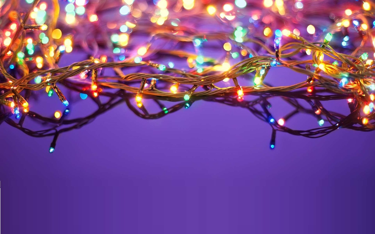   Почему гирлянда мигает сама по себе: рассказываем про причины и что с этим делать. Источник изображения: zlavadna.sk