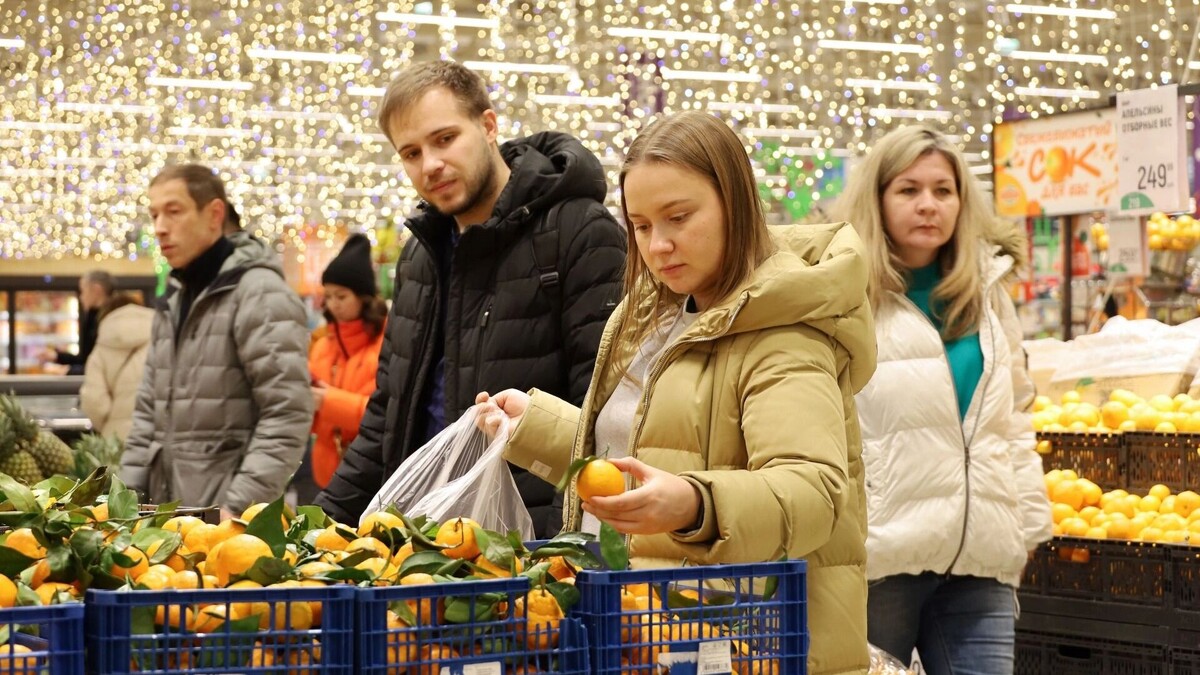 Рост цен в 2025-м обгоняет рост доходов россиян. Фото: Олег Елков/ТАСС