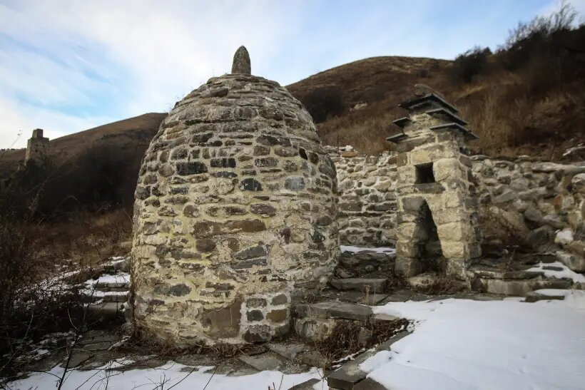     Средневековый башенный комплекс Вовнушки в Ингушетии. © РИА Новости. Денис Абрамов