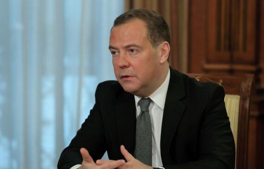    Медведев выступил с важным анонсом. На сколько увеличится МРОТ в России?