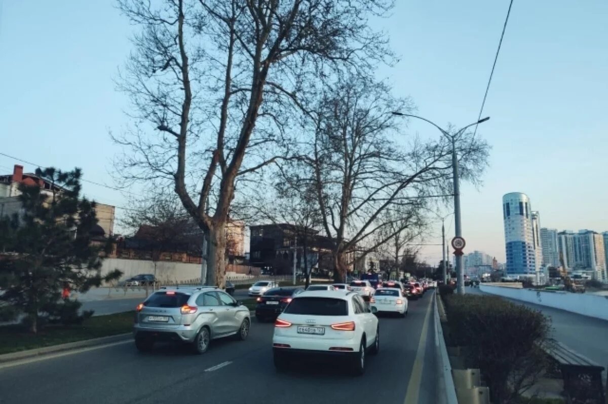    В Краснодаре из-за вечернего дождя образовались 10-балльные пробки