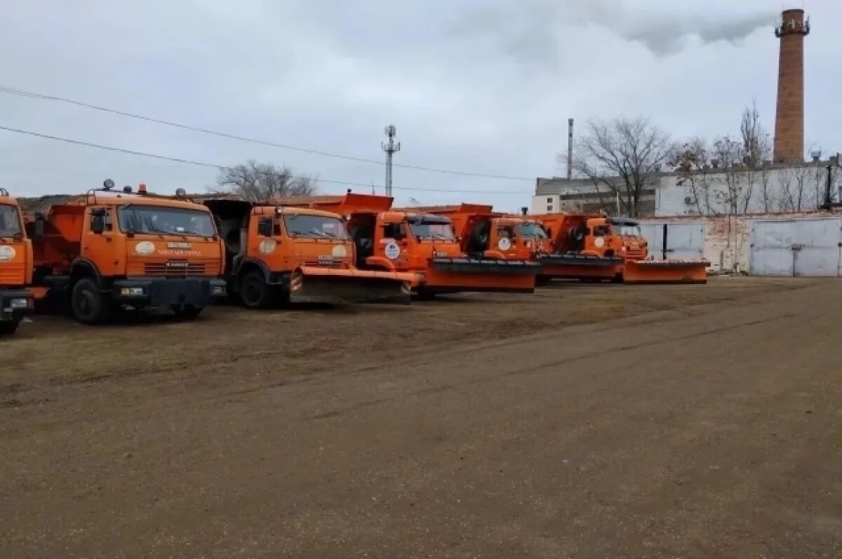    В Астрахани перевели спецтехнику в режим повышенной готовности