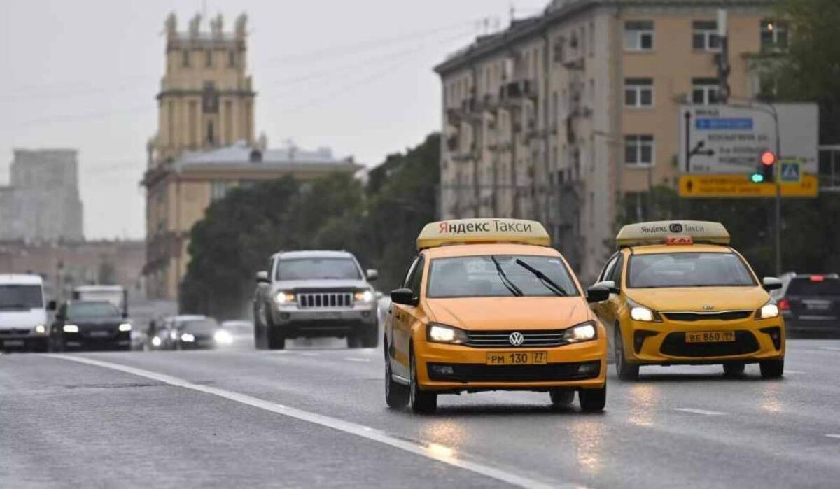     Автомобили такси. Источник: ria.ru Автор фото: Кристина Кормилицына