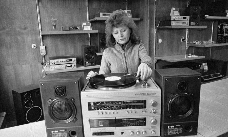 Выбросили на помойку, а теперь он стоит как iPhone: почему богачи гоняются за советским аудиохламом