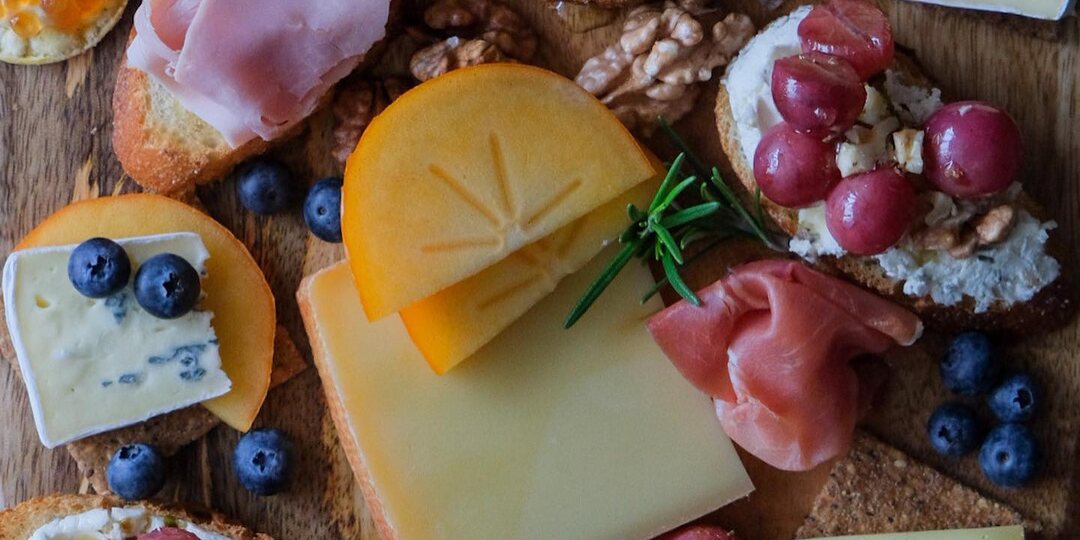 🎄 Новогоднее изобилие: оригинальные рецепты закусок для незабываемого праздничного застолья!