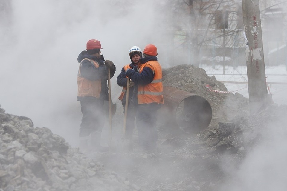    Коммунальщики обещают включить тепло в дома к пяти утра Алексей БУЛАТОВ