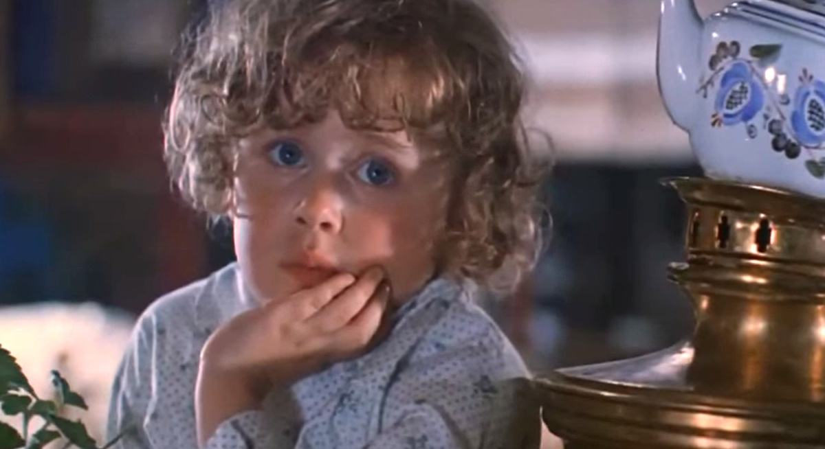 Кадр из кинофильма "Автомобиль, скрипка и собака Клякса", 1975 г., режиссер Ролан Быков, сценарист Алла Ахундова, композитор Максим Дунаевский (скриншот)