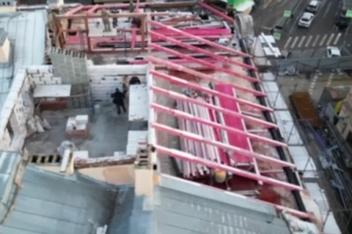    На Большой Зелениной почти восстановили дом после обрушения