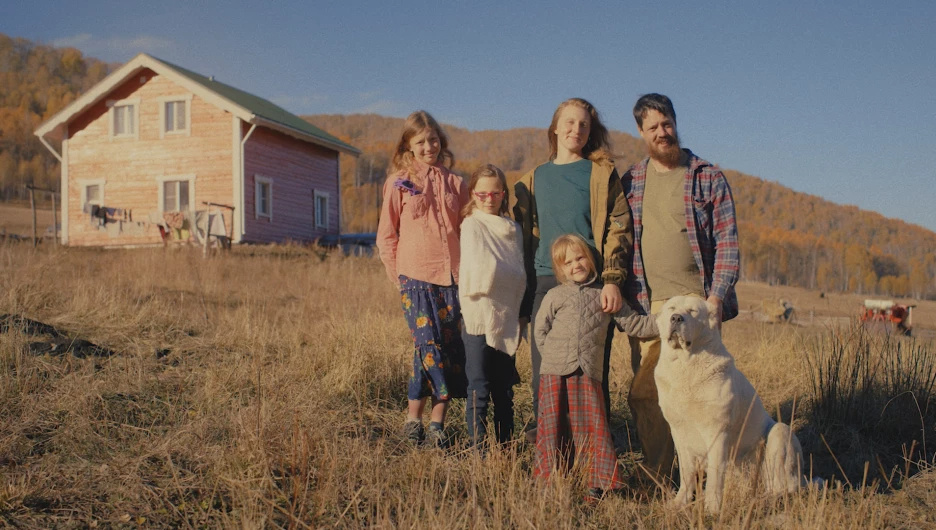 Кто на самом деле скрывается за образом улыбчивого «Весёлого молочника» из вирусного ролика?