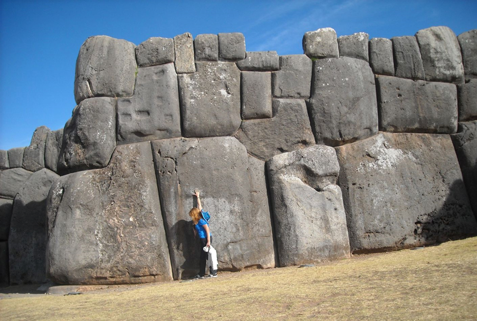 (https://vacacionesenamerica.com/wp-content/uploads/2019/04/Sacsayhuamán.jpg )