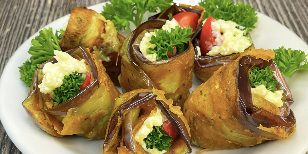 Праздничная закуска, без которой у нас ни одного застолья не обходится. Смотрится на столе великолепно, а вкусно как - словами не передать!