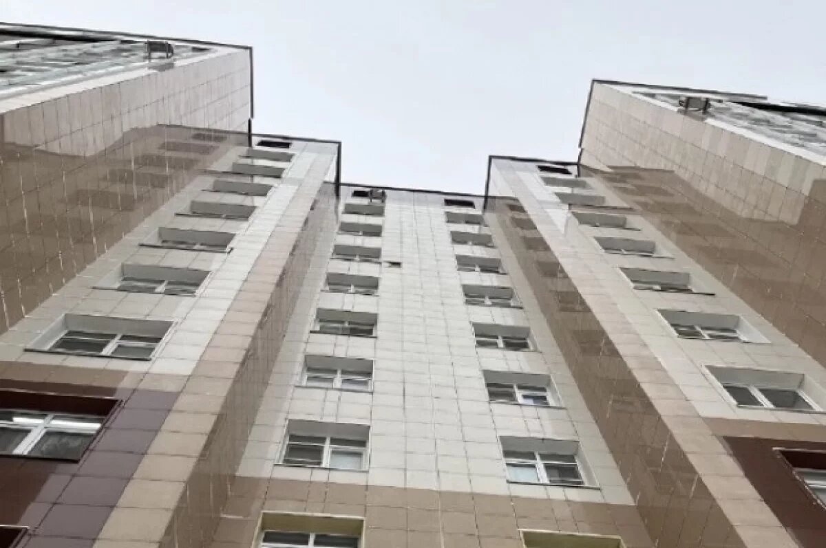    Следком начал проверку по факту падения мужчины с 13 этажа в Калуге