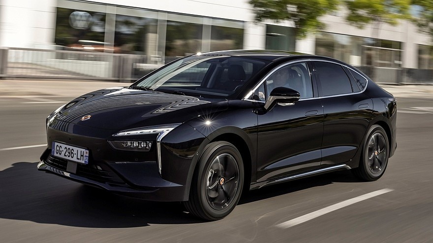    Mobilize Limo, он же изредка встречающийся на российских дорогах Амберавто А5