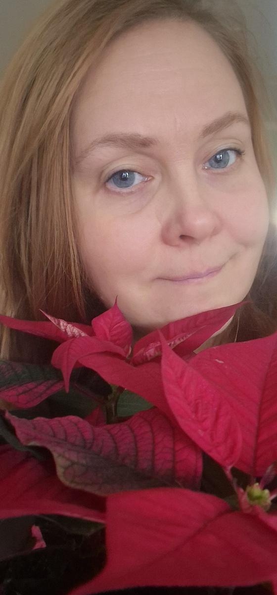 ну, конечно, я тоже фоточку с пуансетией сделала