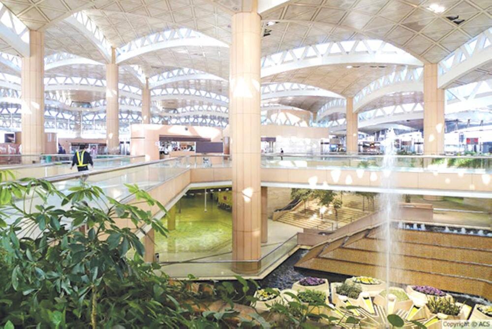 Внутри аэропорта в Эр-Рияде