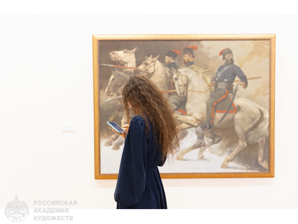 Гости выставки «Защитникам Отчизны» в Музейно-выставочном комплексе Российской академии художеств (Москва, Пречистенка, 19). Фото: Виктор Берёзкин, пресс-служба РАХ. 2025