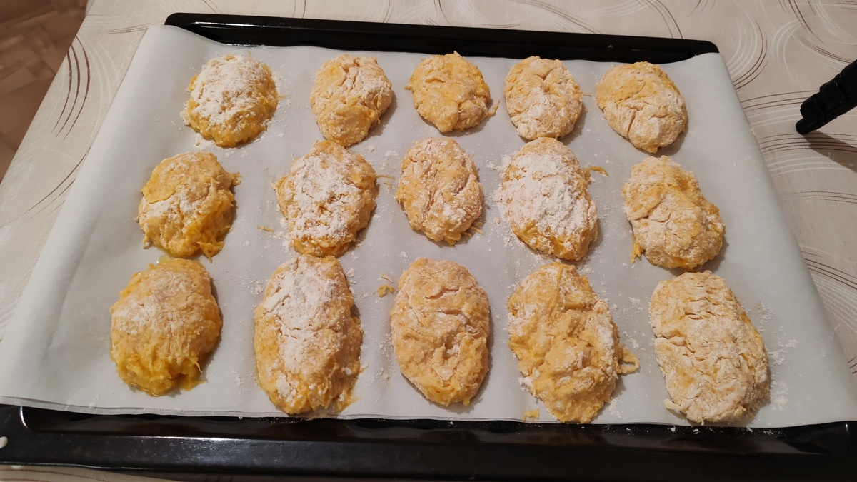 Котлеты из тыквы перед выпечкой