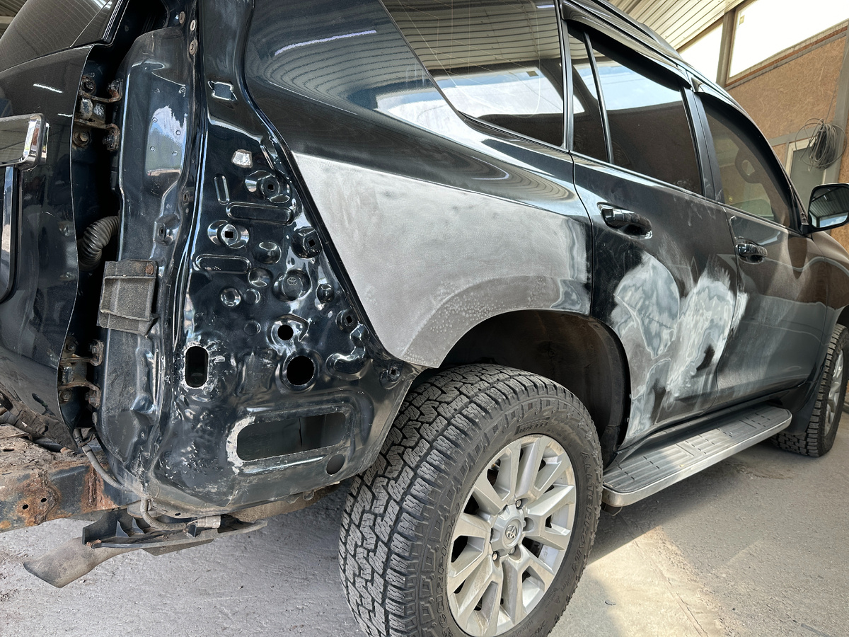 Принцип "Сначала металл, потом все остальное": деталь максимально вытягивается и восстанавливается по геометрии специальным оборудованием, в т.ч. споттером
