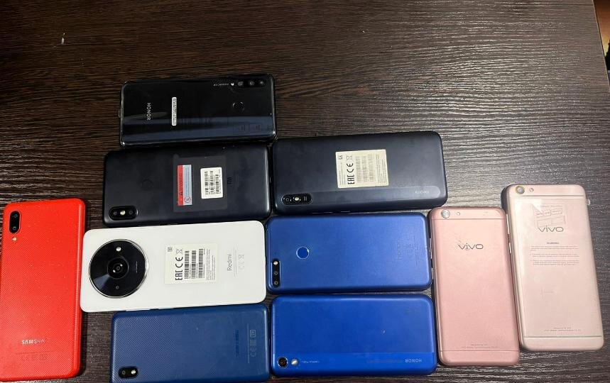 В ИК-15 Батайска обнаружили 10 спрятанных телефонов в посылке осужденному