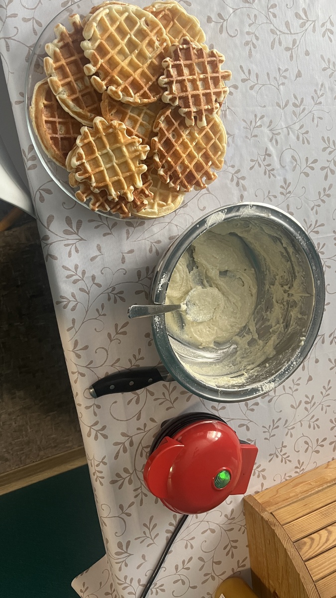 Моя мини красная вафельница😏