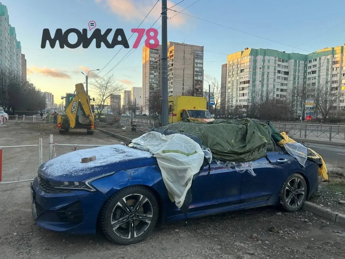    Последствия прорыва трубы на Маршала Казакова. Фото: Мойка78.