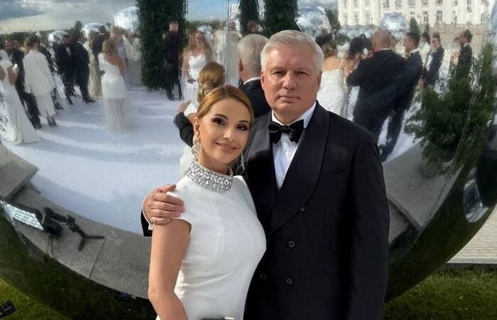 Вторйо раз вышла замуж в 2021.