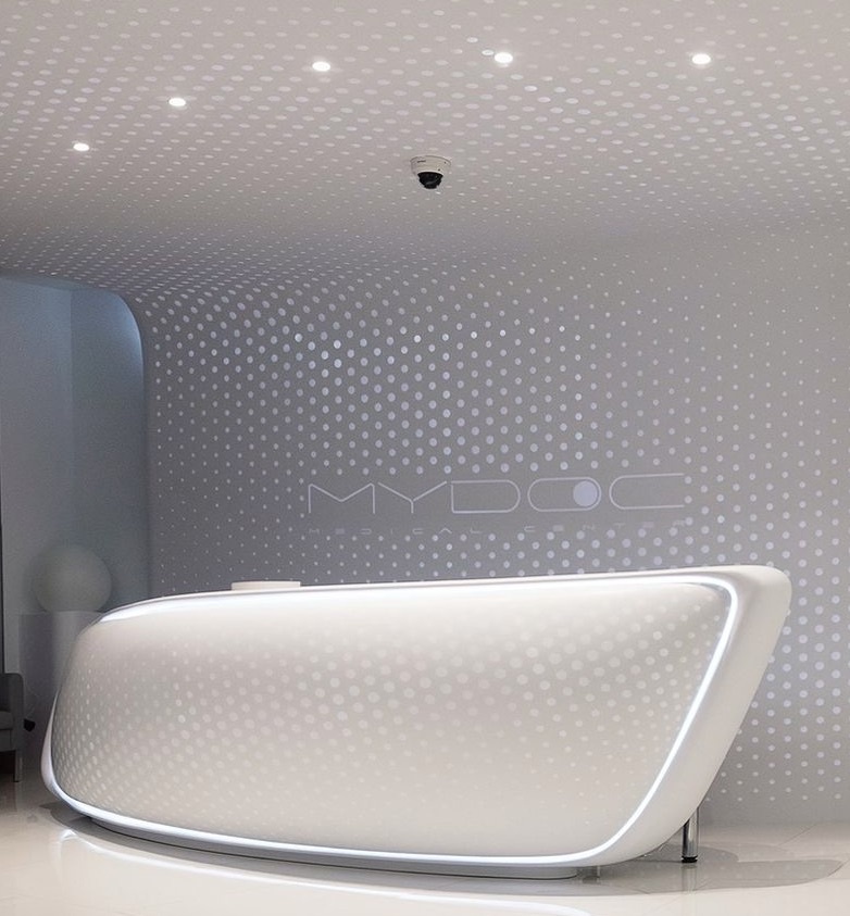 Невероятный по красоте и сложности проект, выполненный "Интерьерной мастерской А12, в Санкт-Петербурге, реализован в частной клинике. Стены, потолок, стойка ресепшен выполнены из акрила с подсветкой. Шедевр.