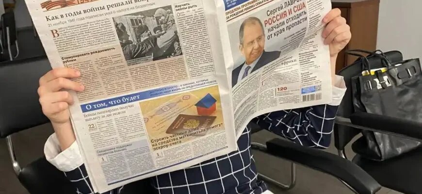    «Парламентская газета» в пресс-центре издания Николай Старченко