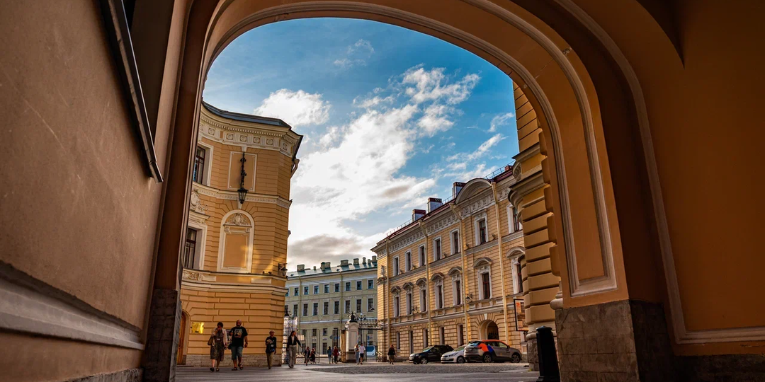 Проходные дворы Санкт-Петербурга: непарадная городская среда и маршруты для прогулки