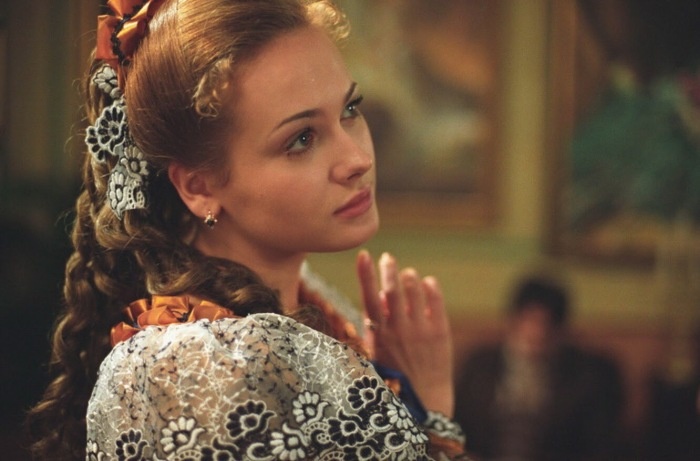 В фильме " Бедная Настя"