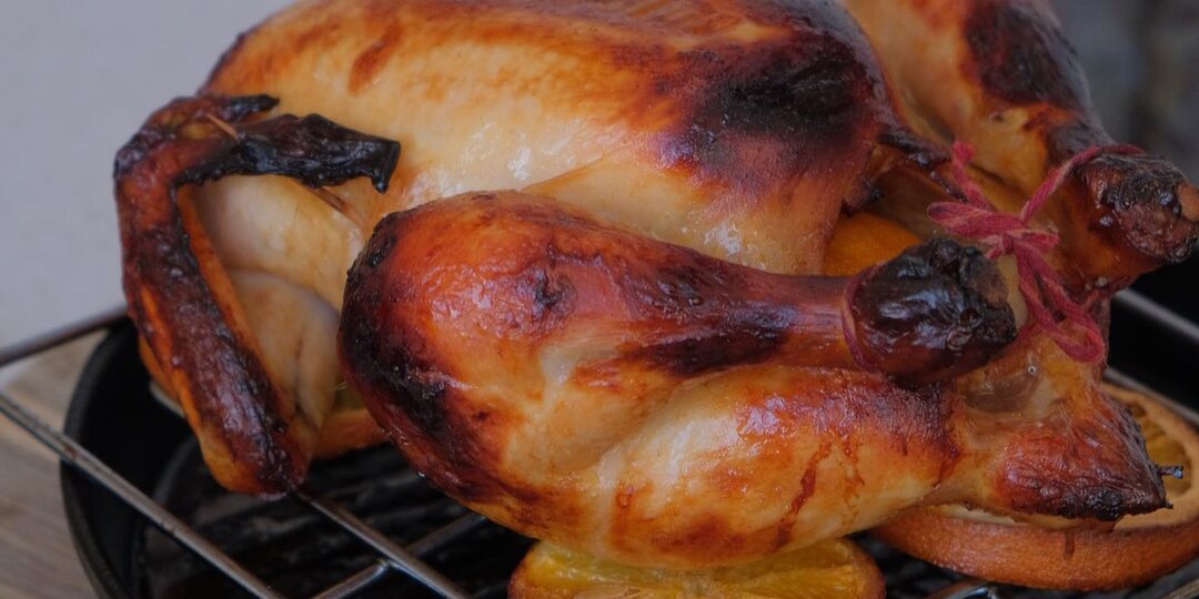 🎄 Курочка в цитрусовой шубке: волшебный рецепт запечённой птицы с мандаринами и душистыми травами для новогодней ночи 🍽