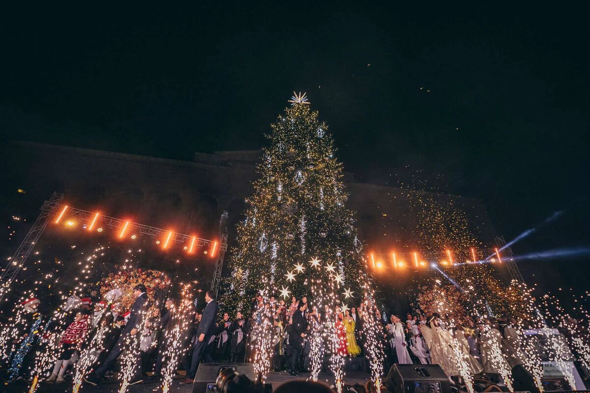 Главная новогодняя ёлка в Тбилиси.