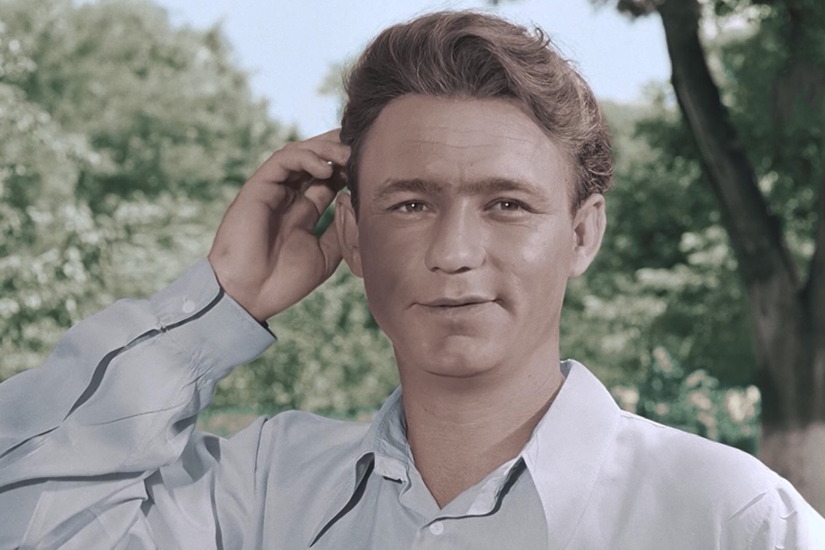    Николай Рыбников в роли Саши Савченко в фильме "Весна на заречной улице" (1956)./RUTUBE