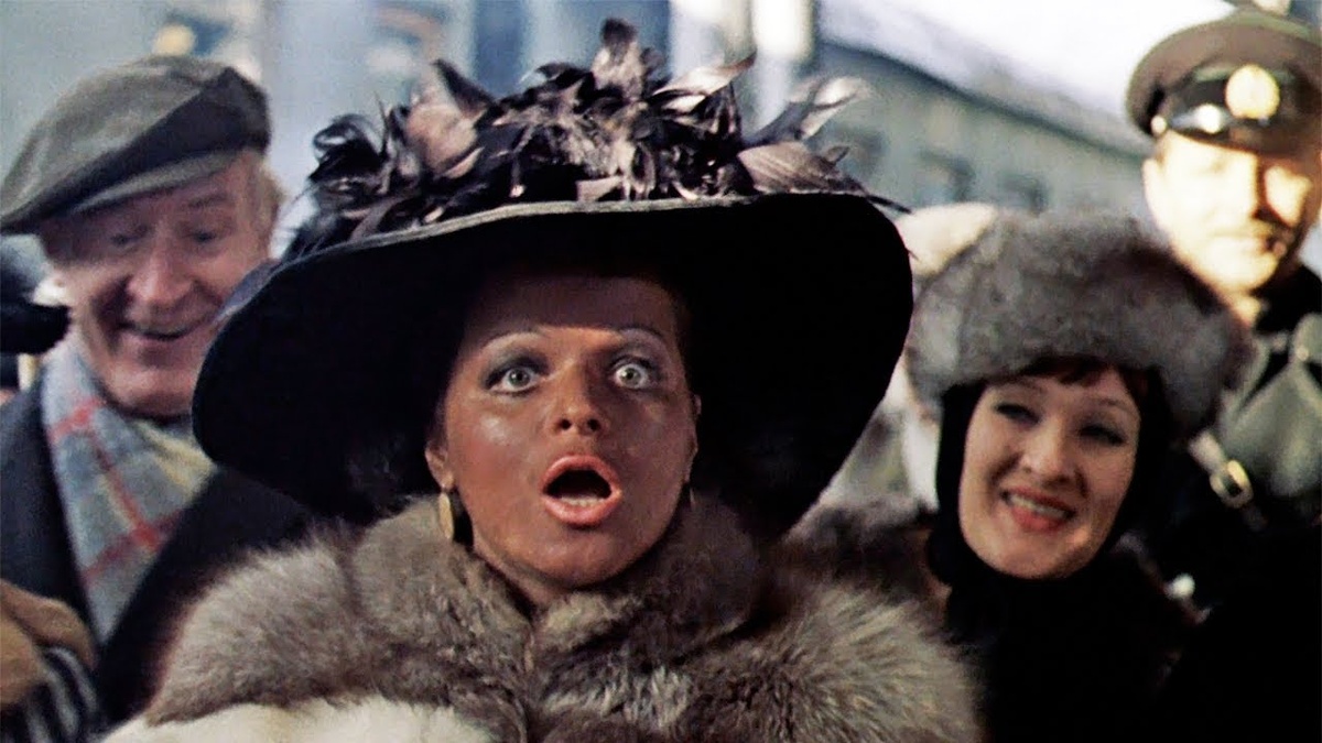 Лариса Долина в фильме «Мы из джаза»