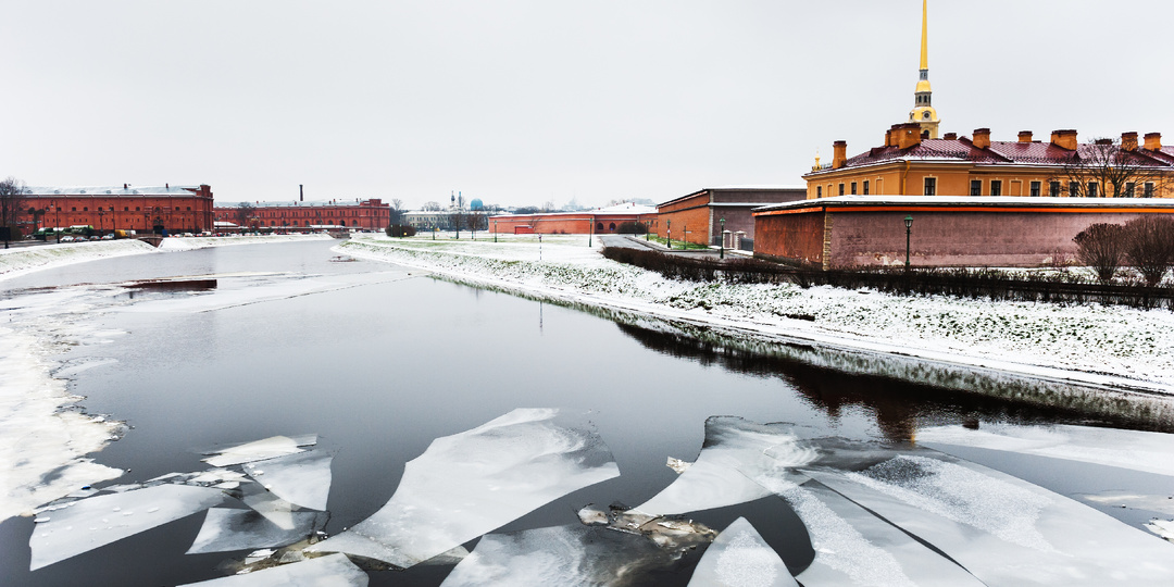 Почему Нева — одна из самых необычных рек России: факты, о которых многие не знают