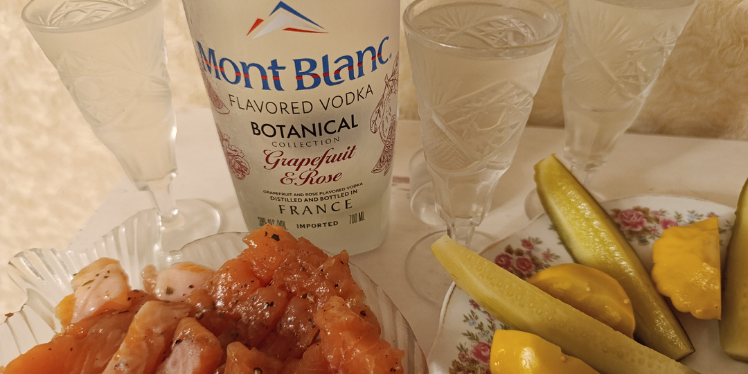 Водка Mont Blanc Grapefruit & Rose «Монблан. Грейпфрут и роза»: что это за монстр такой. Стоит ли её покупать за такие деньги