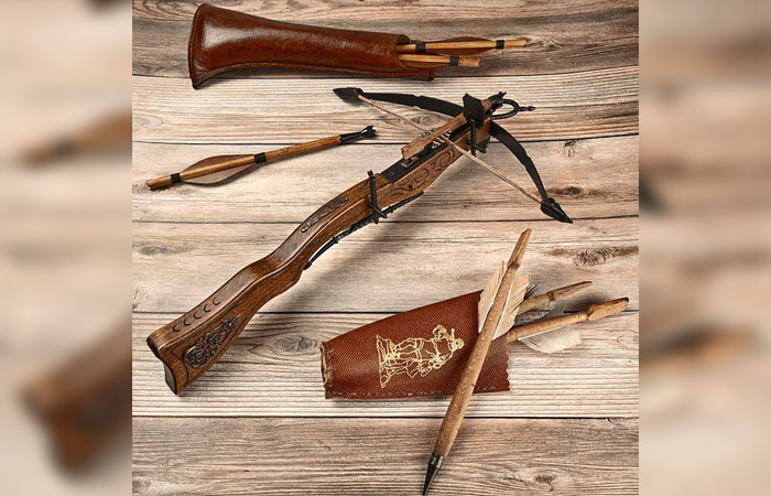 Малый арбалет с болтами