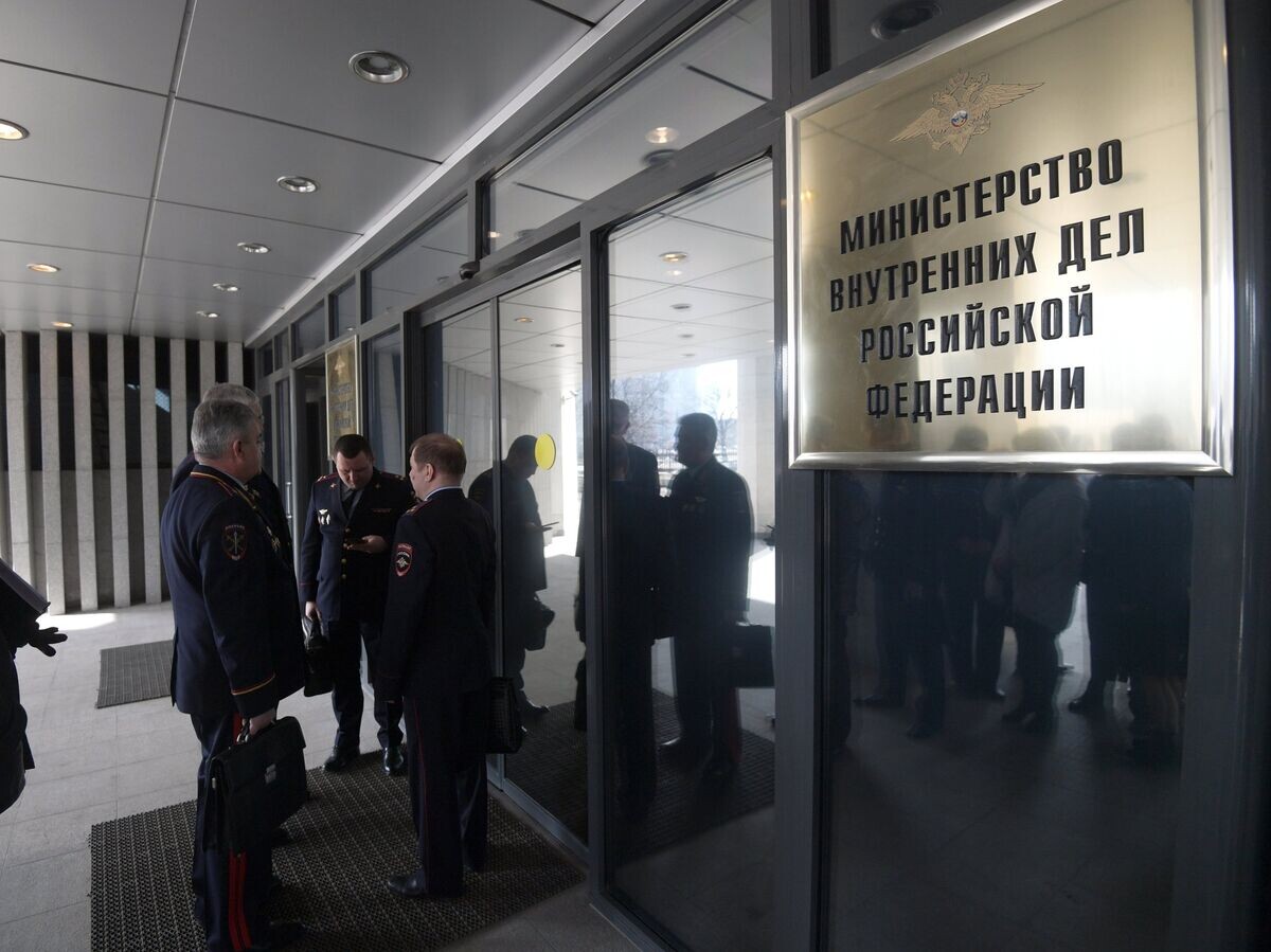    Участники заседания коллегии МВД России у входа в здание Министерства внутренних дел РФ. 9 марта 2017 | © РИА Новости / Григорий Сысоев