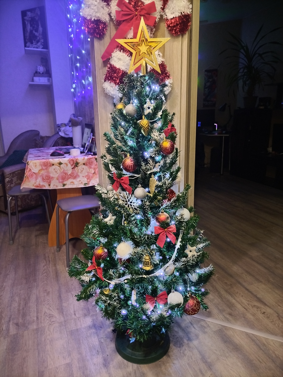 Наконец нарялила елочку до конца