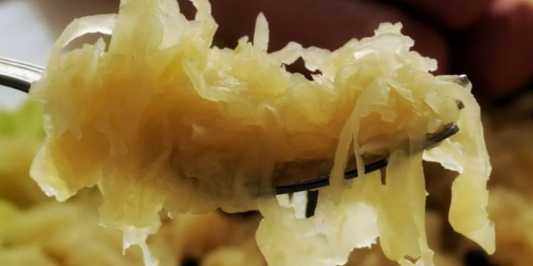 Квашеная капуста после 40 - залог нормального давления. Но есть 4 ошибки, превращающие "целебное" блюдо в невкусную и даже опасную дрянь