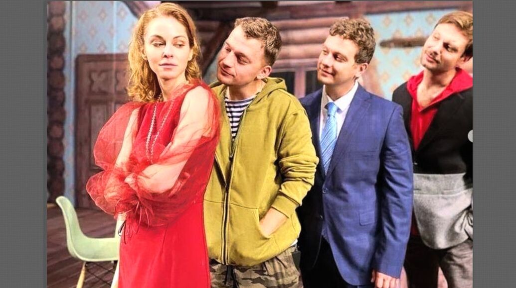 Марина Коняшкина с коллегами в театре на Серпуховке