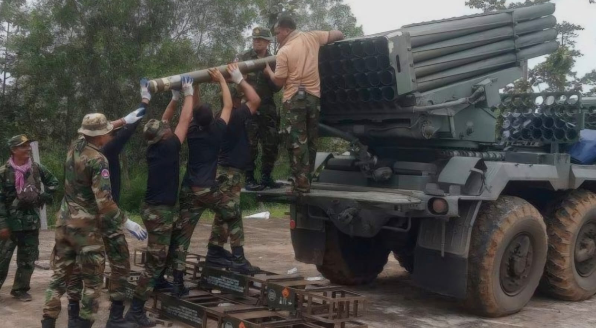 Забил снаряд я в пушку туго... 