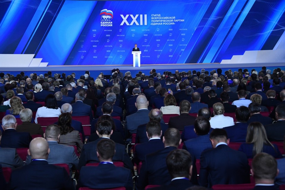    Партия "Единая Россия" хочет создать народную программу к выборам в Госдуму Владимир ВЕЛЕНГУРИН