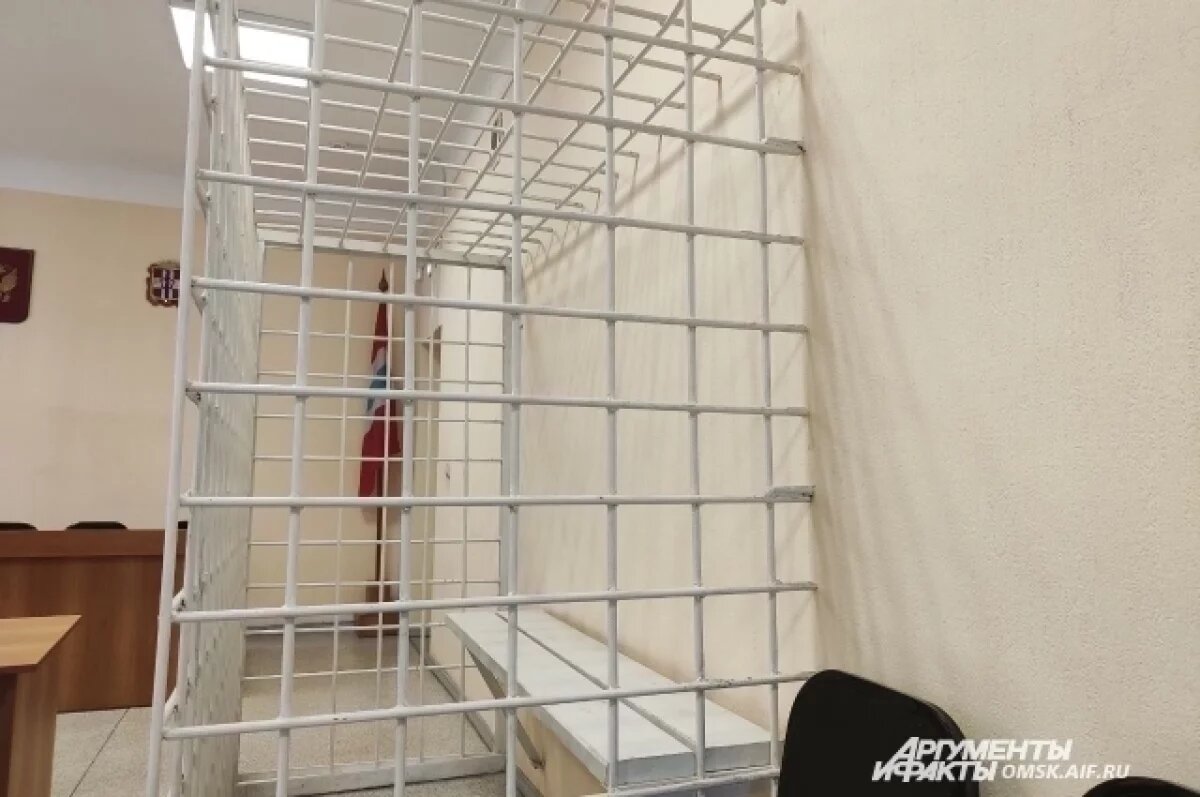    Одного из бывших руководителей таможни судят за взятку