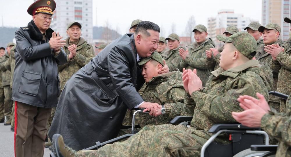 Ким Чен Ын торжественно встретил войска КНДР, вернувшиеся после освобождения Курской области